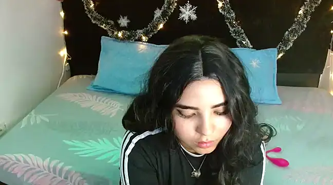 Snapshot of Miapeyton chatting on 13, 12, 2024 Miapeyton online show from 13, 12, 2024