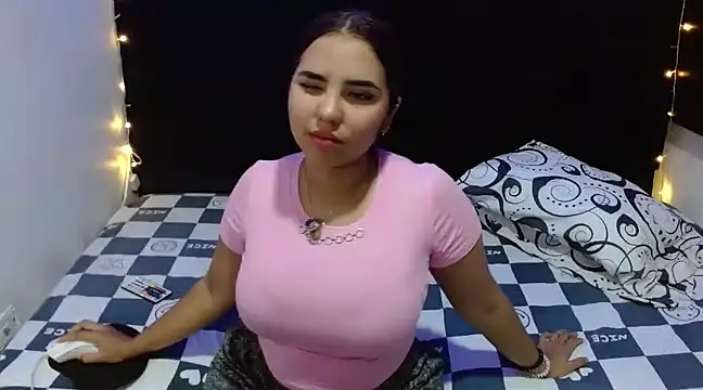 Snapshot of Miapeyton chatting on 13, 1, 2025 Miapeyton online show from 13, 1, 2025