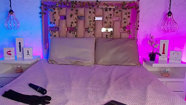 GigiVolkova online show from 6, 3, 2025