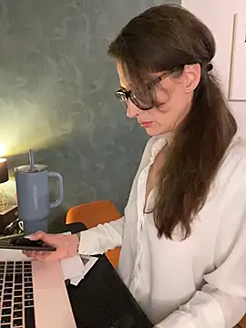 Thunder-Cunt online show from 6, 2, 2026