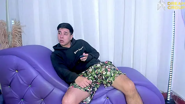 Yourslust  online show from 24, 10, 2025