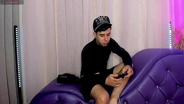 Yourslust  online show from 5, 3, 2026