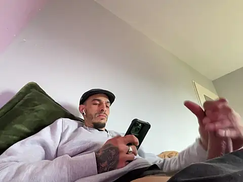 Snapshot of Rebeu313 chatting on 31, 3, 2026 Rebeu313 online show from 31, 3, 2026