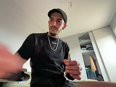 Snapshot of Rebeu313 chatting on 1, 4, 2026 Rebeu313 online show from 1, 4, 2026