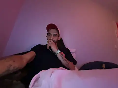 Snapshot of Rebeu313 chatting on 12, 4, 2026 Rebeu313 online show from 12, 4, 2026