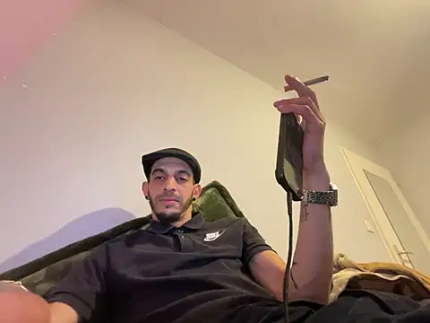 Snapshot of Rebeu313 chatting on 15, 4, 2026 Rebeu313 online show from 15, 4, 2026