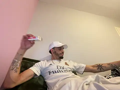 Snapshot of Rebeu313 chatting on 19, 4, 2026 Rebeu313 online show from 19, 4, 2026