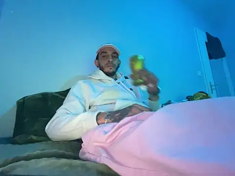 Snapshot of Rebeu313 chatting on 26, 4, 2026 Rebeu313 online show from 26, 4, 2026