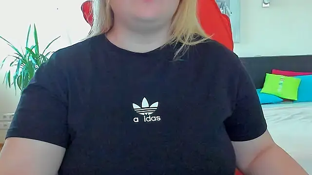 Snapshot of Doliss chatting on 12, 9, 2025 Doliss online show from 12, 9, 2025