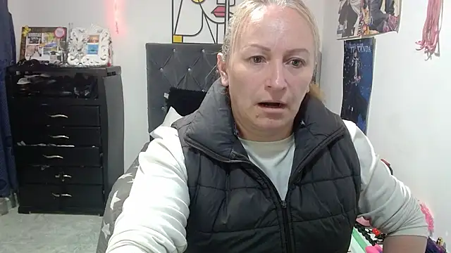 Snapshot of emperabigbootybigass chatting on 4, 5, 2026 emperabigbootybigass online show from 4, 5, 2026