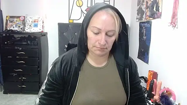 Snapshot of emperabigbootybigass chatting on 5, 5, 2026 emperabigbootybigass online show from 5, 5, 2026