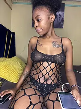 Snapshot of Sasha-smiles chatting on 6, 3, 2026 Sasha-smiles online show from 6, 3, 2026