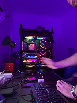 Snapshot of MetalJoint2 chatting on 4, 12, 2025 MetalJoint2 online show from 4, 12, 2025