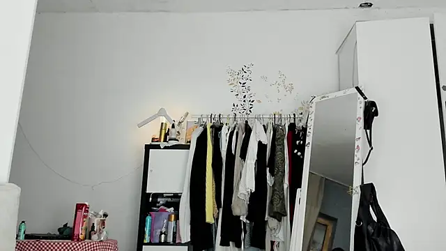 Snapshot of LisaIcon chatting on 17, 12, 2025 LisaIcon online show from 17, 12, 2025