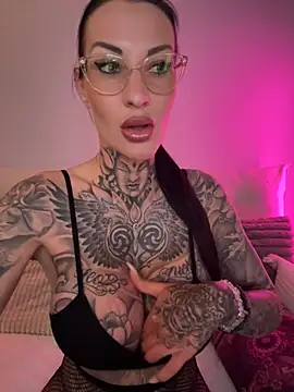 Snapshot of MeganWitch chatting on 10, 5, 2026 MeganWitch online show from 10, 5, 2026