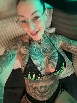 Snapshot of MeganWitch chatting on 13, 6, 2026 MeganWitch online show from 13, 6, 2026
