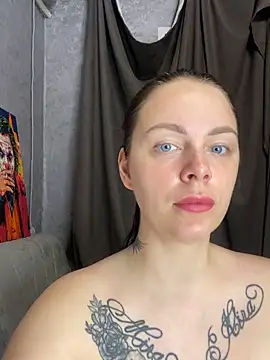 Snapshot of Lola_Hale chatting on 3, 5, 2026 Lola Hale online show from 3, 5, 2026