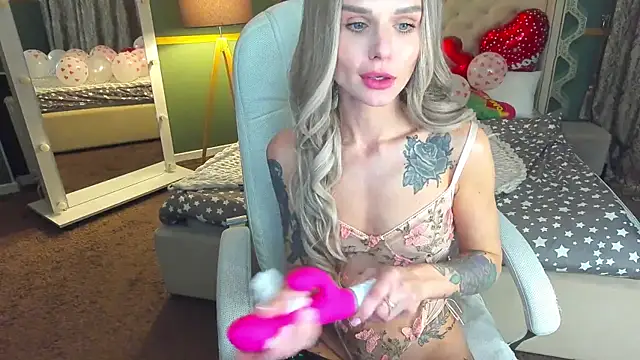 KiraGrayy online show from 11, 2, 2025