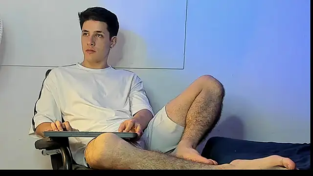 Snapshot of Adan_rivas_ chatting on 4, 3, 2025 Adan rivas online show from 4, 3, 2025
