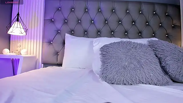 Snapshot of VioletthaRous chatting on 19, 3, 2026 VioletthaRous online show from 19, 3, 2026