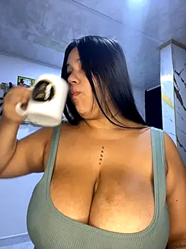 Snapshot of emma__milk_ chatting on 24, 10, 2025 emma milk online show from 24, 10, 2025