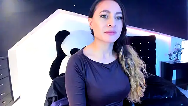 Coral Gibson online show from 5, 2, 2025