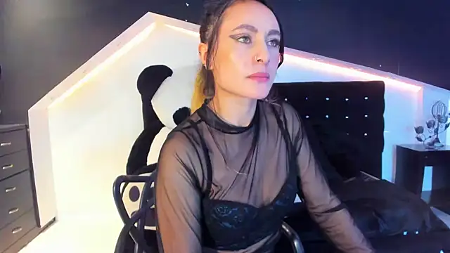 Coral Gibson online show from 6, 2, 2025