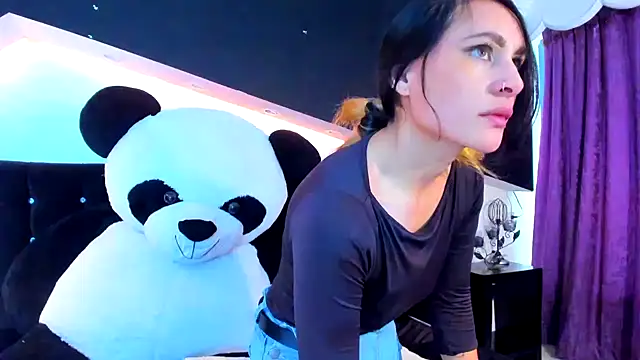 Coral Gibson online show from 13, 2, 2025