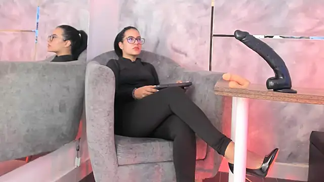 Ellaochoa online show from 10, 11, 2025