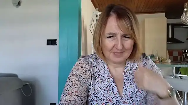 Snapshot of Sandcoq chatting on 10, 4, 2026 Sandcoq online show from 10, 4, 2026