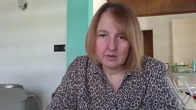 Snapshot of Sandcoq chatting on 15, 4, 2026 Sandcoq online show from 15, 4, 2026