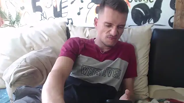 roystonee01 online show from 1, 11, 2025