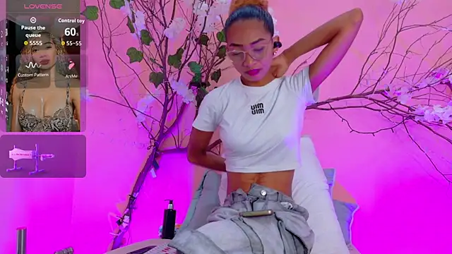 Charlotte Love10 online show from 18, 3, 2026