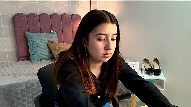 Aly Cute  online show from 6, 12, 2024