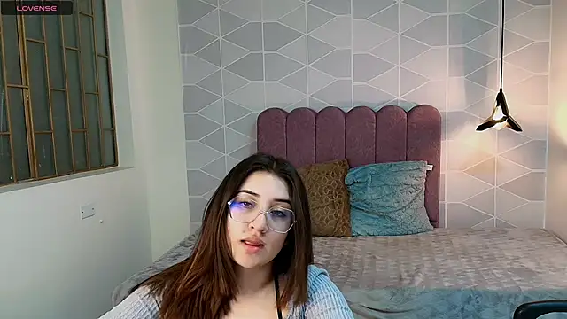 Aly Cute  online show from 7, 1, 2025