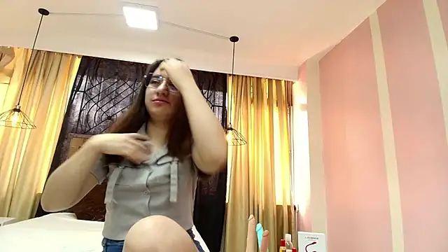 Aly Cute  online show from 19, 3, 2025