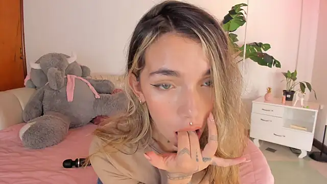 Snapshot of Mollymoon1 chatting on 4, 2, 2026 Mollymoon1 online show from 4, 2, 2026