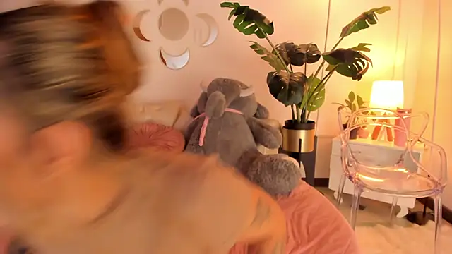 Snapshot of Mollymoon1 chatting on 14, 2, 2026 Mollymoon1 online show from 14, 2, 2026