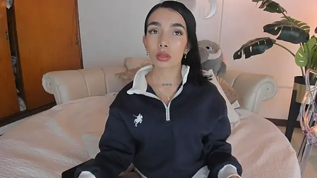 Snapshot of Mollymoon1 chatting on 1, 4, 2026 Mollymoon1 online show from 1, 4, 2026