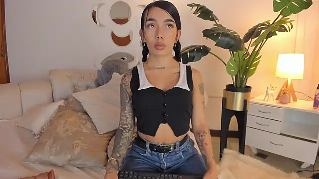 Snapshot of Mollymoon1 chatting on 3, 4, 2026 Mollymoon1 online show from 3, 4, 2026