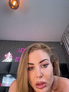 MilaMaaay online show from 9, 10, 2025