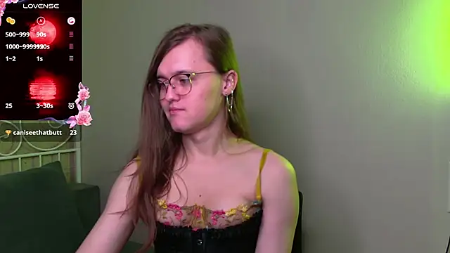 Snapshot of YukoFanee chatting on 27, 11, 2025 YukoFanee online show from 27, 11, 2025