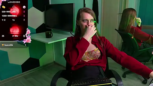 Snapshot of YukoFanee chatting on 28, 11, 2025 YukoFanee online show from 28, 11, 2025