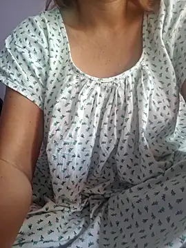 Melody Shyla online show from 4, 12, 2025