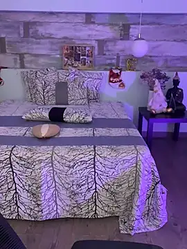 Alisha-Bond online show from 8, 12, 2024