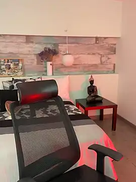 Alisha-Bond online show from 29, 1, 2025