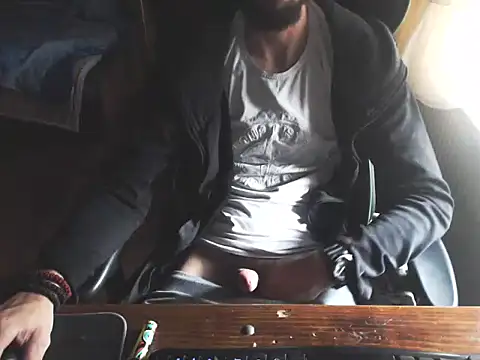 Snapshot of Guy4ladys69 chatting on 1, 4, 2026 Guy4ladys69 online show from 1, 4, 2026