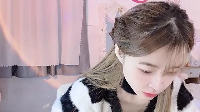 Snapshot of Carly_1 chatting on 18, 12, 2024 Carly 1 online show from 18, 12, 2024