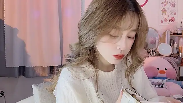 Snapshot of Carly_1 chatting on 24, 12, 2024 Carly 1 online show from 24, 12, 2024