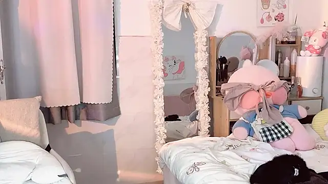 Snapshot of Carly_1 chatting on 25, 12, 2024 Carly 1 online show from 25, 12, 2024